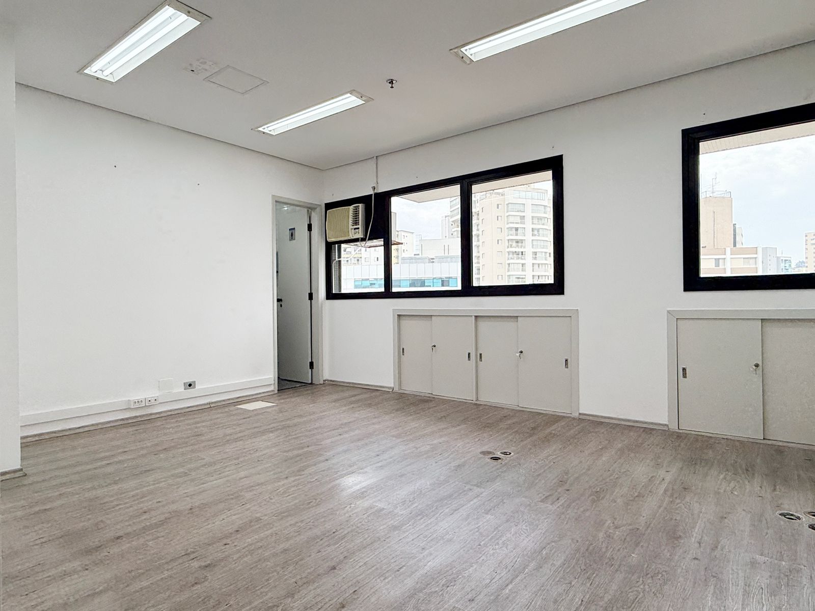 WhatsApp Image 2025-10-23 at 14.54.10 (1)